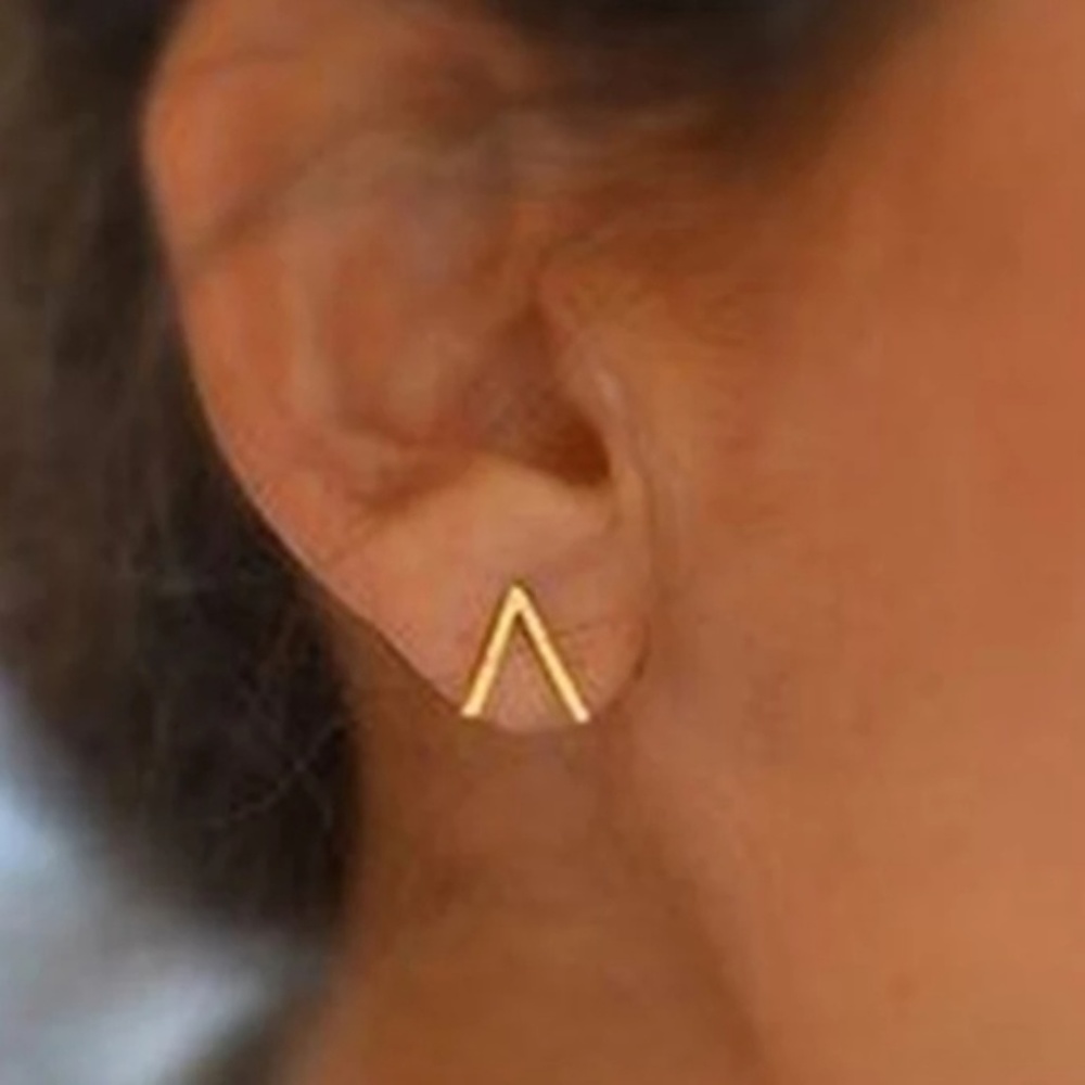 NWOT Dainty Stud Triangle Earrings - Picture 3 of 5
